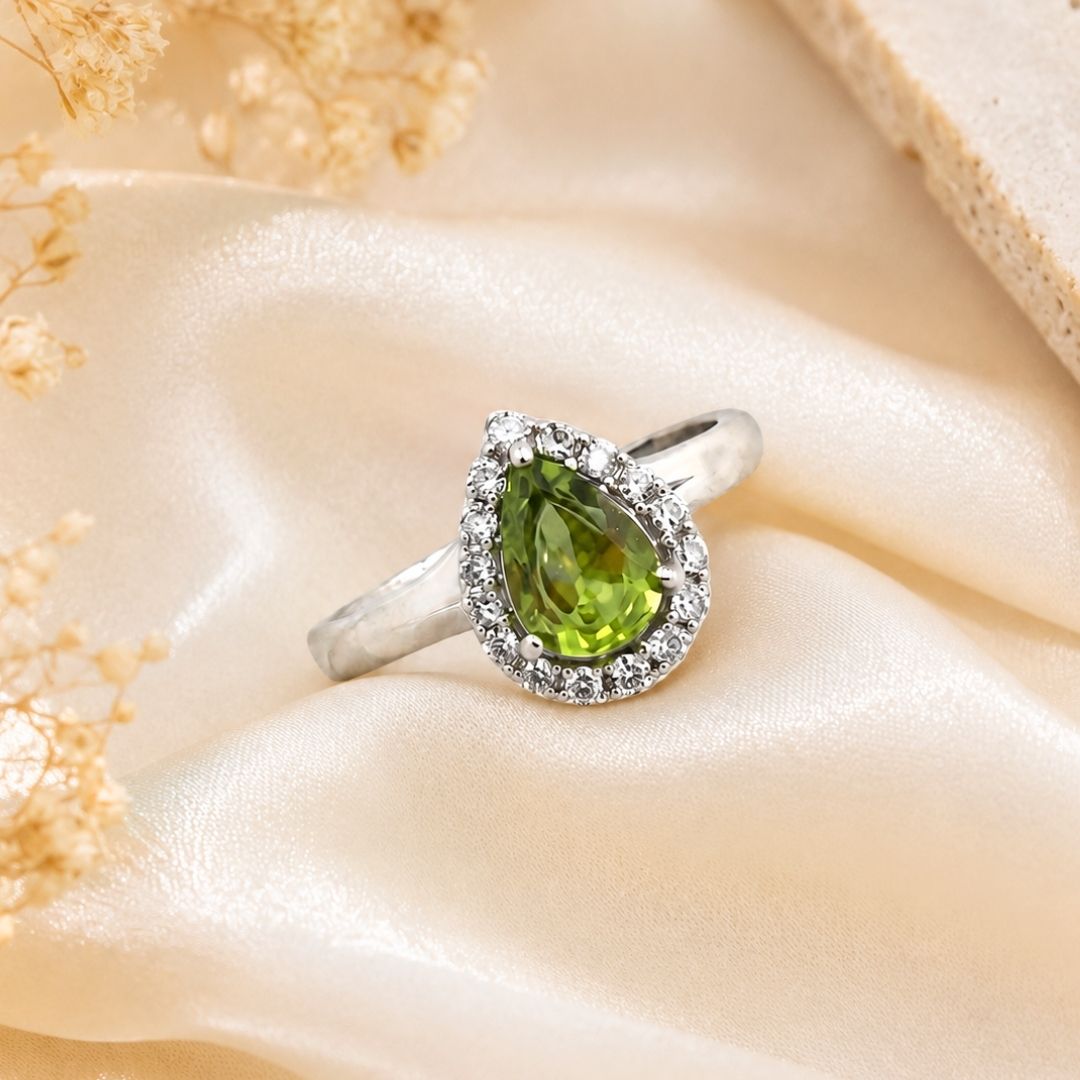 Pear Corallina Ring in Peridot