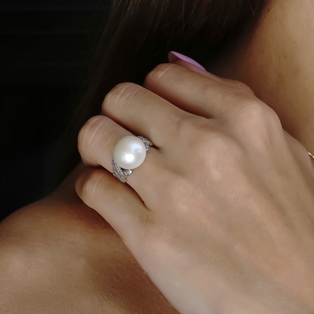 Criss Cross Pearl Ring