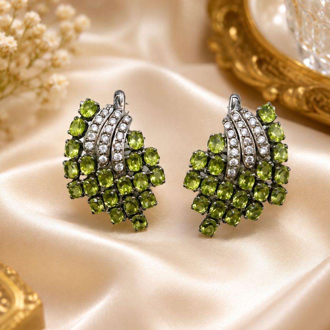 Pavlin Earrings in Peridot