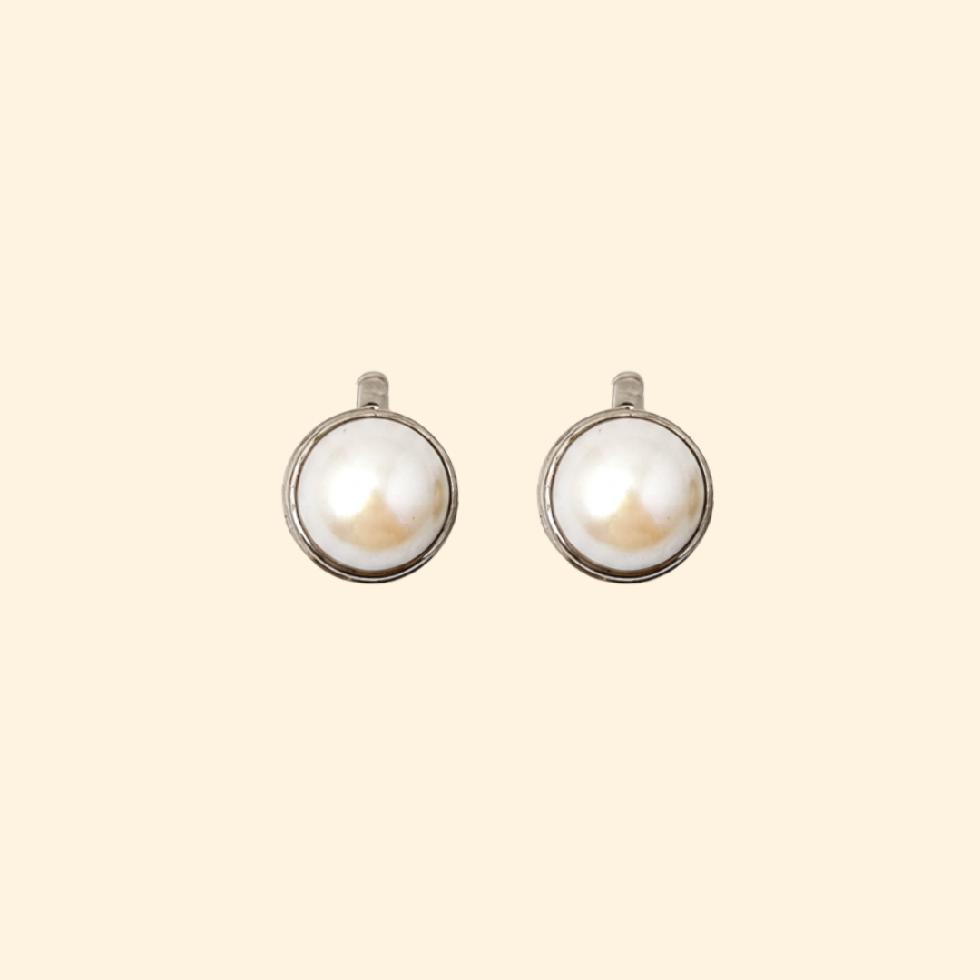 Classic Earrings in White Pearl