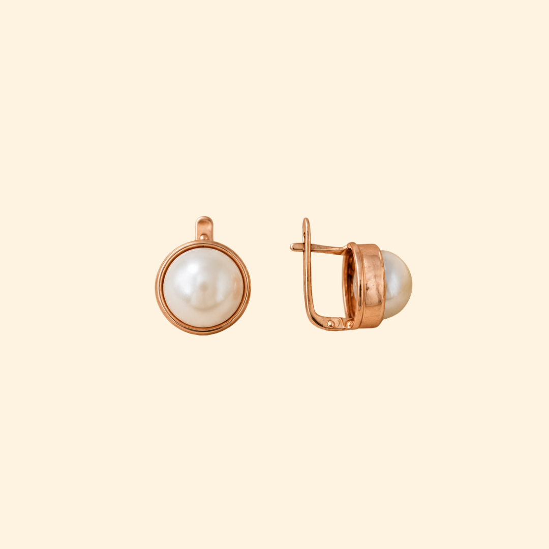 Classic Earrings in White Pearl