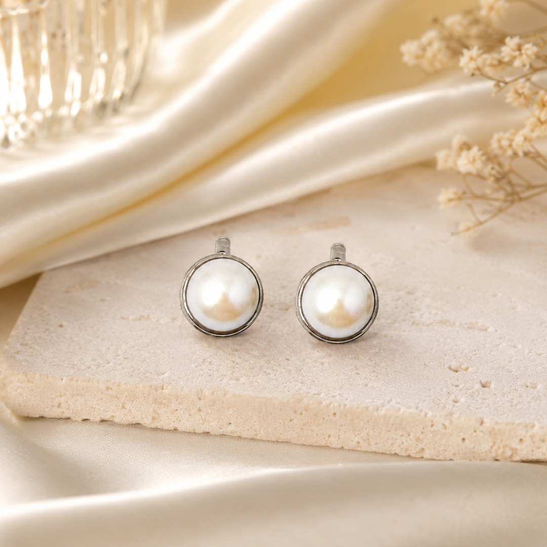 Classic Earrings in White Pearl